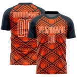Maillot de football personnalisé à motif géométrique orange, bleu marine et blanc, sublimé Maillot de football personnalisé à motif géométrique orange, bleu marine et blanc, sublimé
